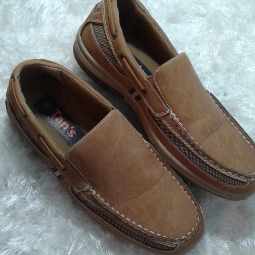 Men's Tans slip on loafers size 9 vguc